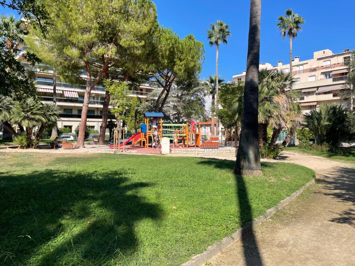 Spacieux F2 climatisé proche de la mer Antibes Esterno foto