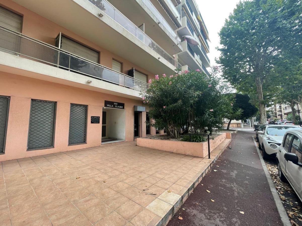 Spacieux F2 climatisé proche de la mer Antibes Esterno foto